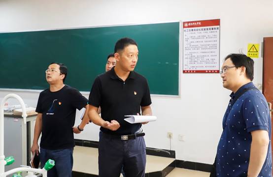 说明: C:\Users\Lenovo\Desktop\爱游戏·体育-爱游戏(中国)实验室危险化学品专项检\爱游戏·体育-爱游戏(中国)实验室危险化学品专项检\3.jpg